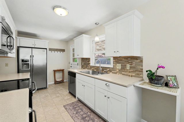 2227 W Southgate, Wichita, KS 67217