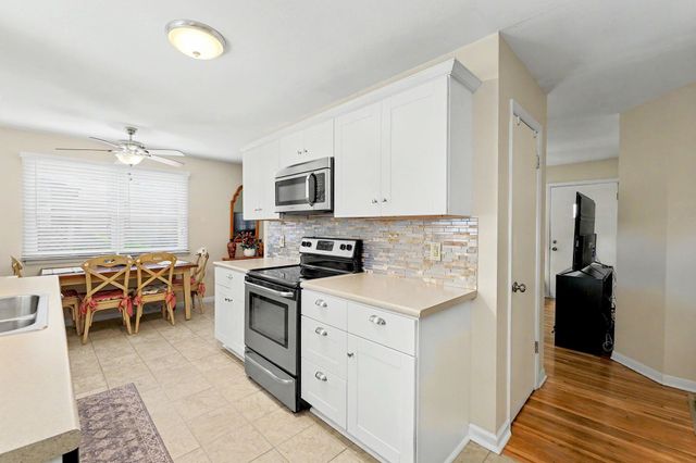 2227 W Southgate, Wichita, KS 67217