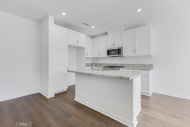 980 N Tangent Privado 303, Ontario, CA 91764