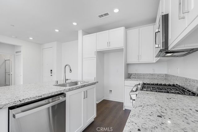 980 N Tangent Privado 303, Ontario, CA 91764