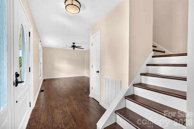 10724 Kingsview Drive, Davidson, NC 28036