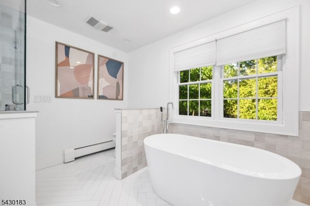 63 Park Ave, Wyckoff Twp., NJ 07481