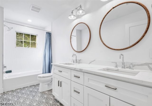 63 Park Ave, Wyckoff Twp., NJ 07481