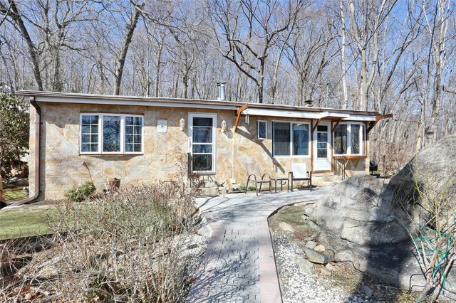 31 Hemlock Hill Lane, Montebello, NY 10901