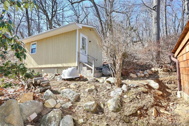 31 Hemlock Hill Lane, Montebello, NY 10901