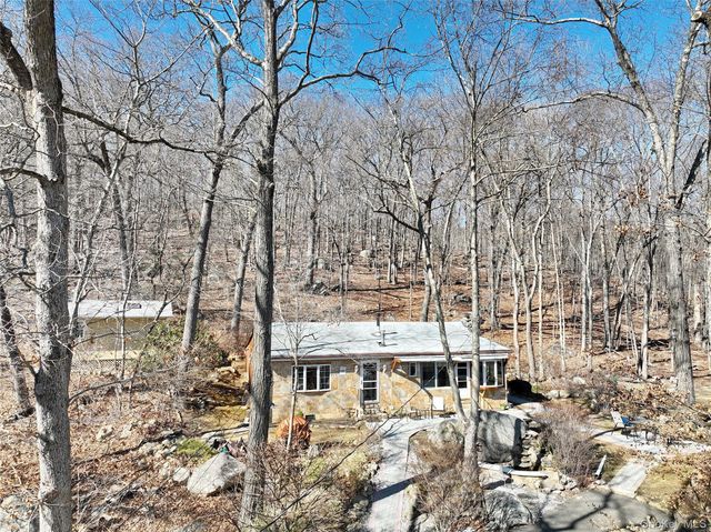 31 Hemlock Hill Lane, Montebello, NY 10901
