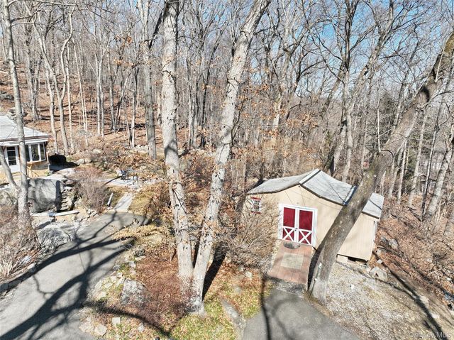 31 Hemlock Hill Lane, Montebello, NY 10901