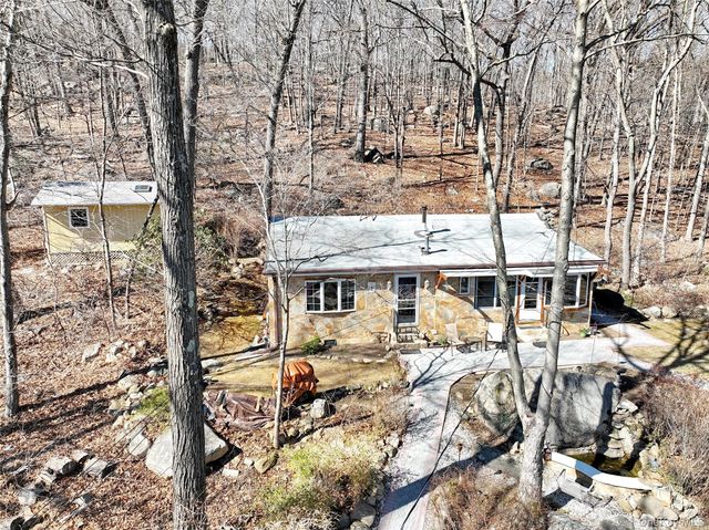 31 Hemlock Hill Lane, Montebello, NY 10901