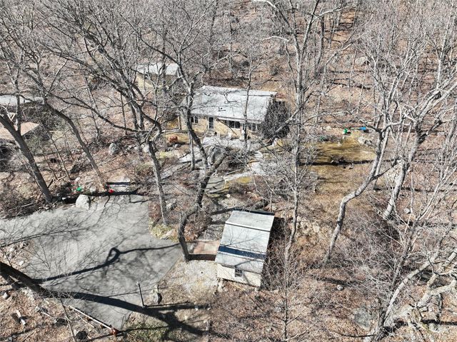 31 Hemlock Hill Lane, Montebello, NY 10901