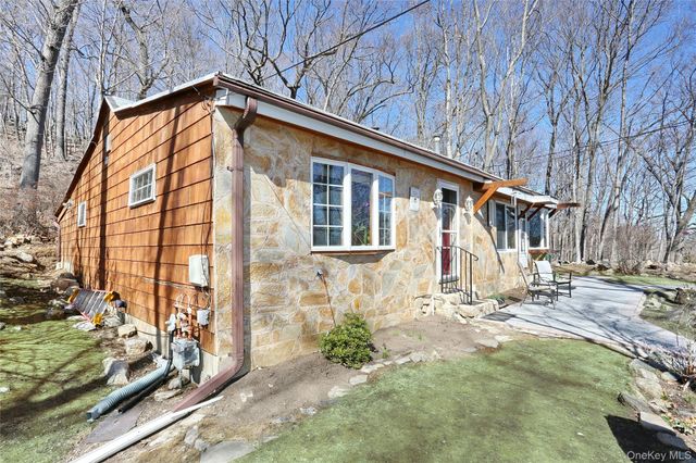 31 Hemlock Hill Lane, Montebello, NY 10901
