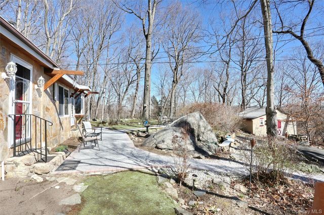 31 Hemlock Hill Lane, Montebello, NY 10901