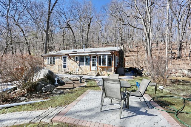 31 Hemlock Hill Lane, Montebello, NY 10901