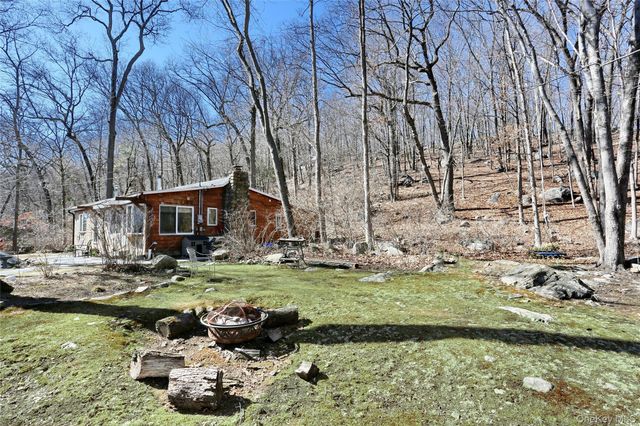 31 Hemlock Hill Lane, Montebello, NY 10901
