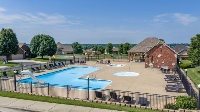 5904 S Nettleton Avenue, Springfield, MO 65810