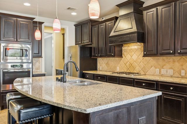 1611 Tonkawa Trail, Katy, TX 77493
