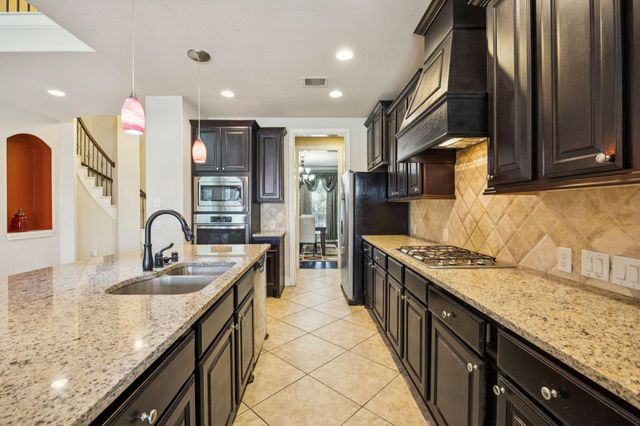 1611 Tonkawa Trail, Katy, TX 77493