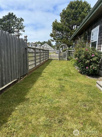 45 Central Avenue, Pacific Beach, WA 98571