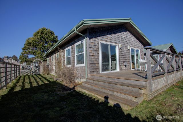 45 Central Avenue, Pacific Beach, WA 98571