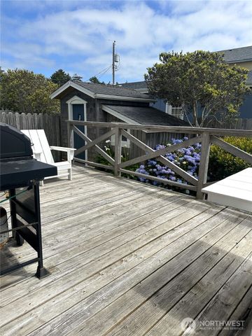 45 Central Avenue, Pacific Beach, WA 98571