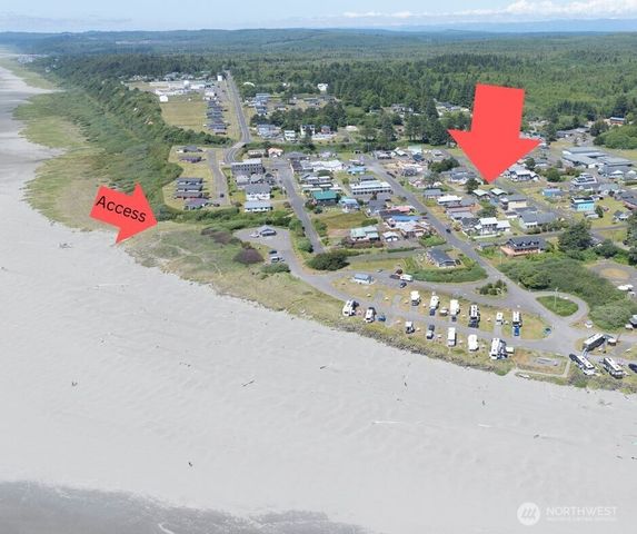 45 Central Avenue, Pacific Beach, WA 98571