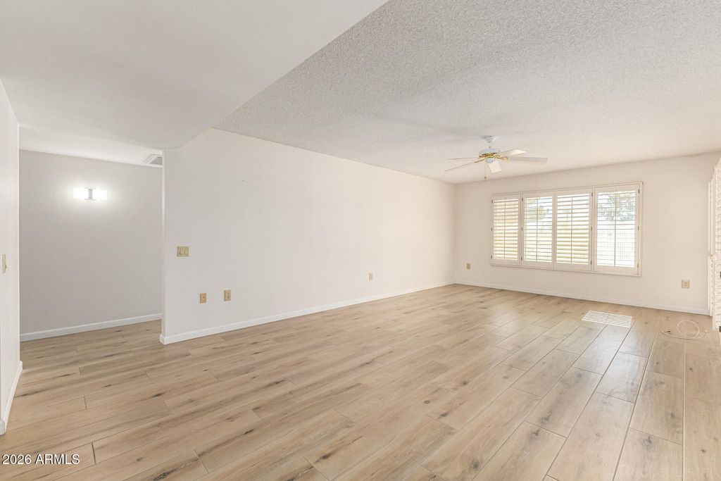 Image 5 of property listing at 19629 N Welk Drive, Sun City, AZ 85373