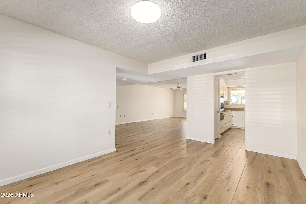 Image 7 of property listing at 19629 N Welk Drive, Sun City, AZ 85373