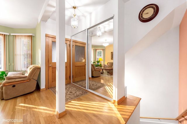 2523 W Iowa Street, Chicago, IL 60622