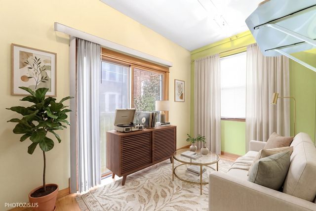 2523 W Iowa Street, Chicago, IL 60622