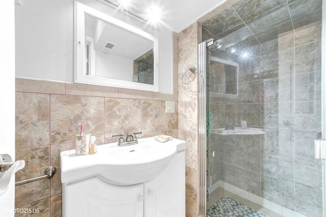 2523 W Iowa Street, Chicago, IL 60622