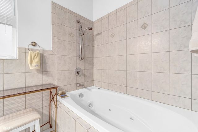 2523 W Iowa Street, Chicago, IL 60622