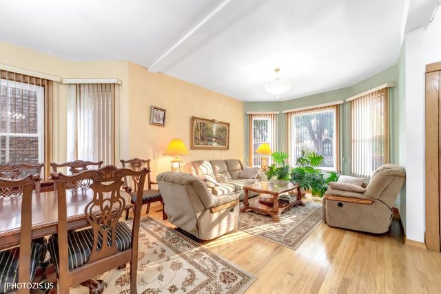 2523 W Iowa Street, Chicago, IL 60622