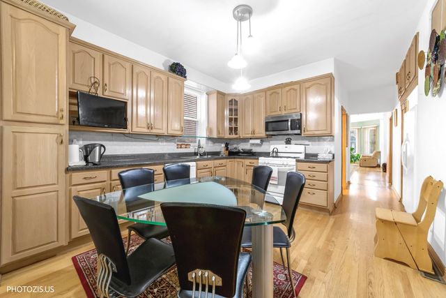 2523 W Iowa Street, Chicago, IL 60622