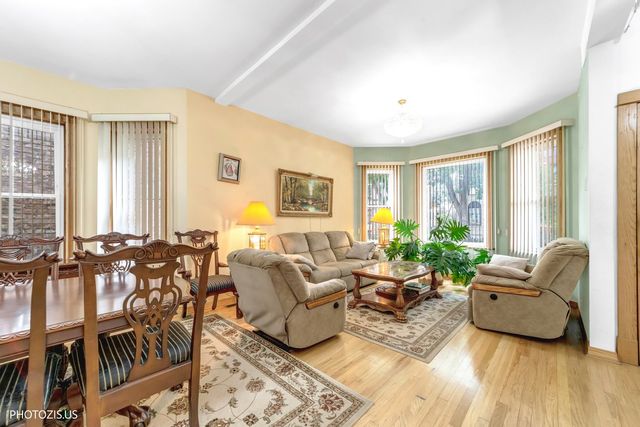 2523 W Iowa Street, Chicago, IL 60622