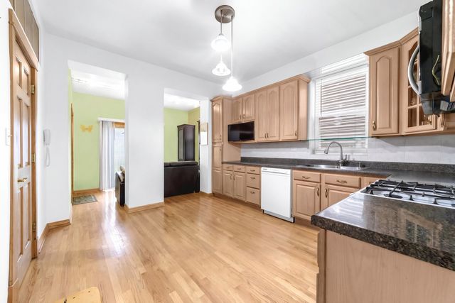 2523 W Iowa Street, Chicago, IL 60622