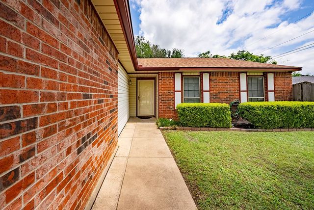 7308 Levitt Court, Watauga, TX 76148
