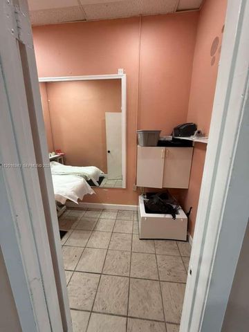 6647 Taft St, Hollywood, FL 33024