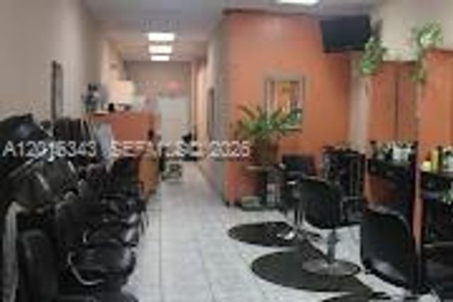 6647 Taft St, Hollywood, FL 33024