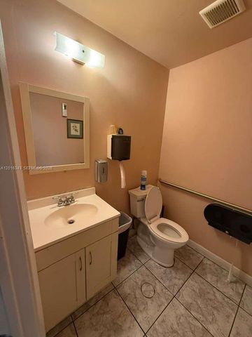 6647 Taft St, Hollywood, FL 33024