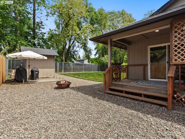 1327 G St, Washougal, WA 98671