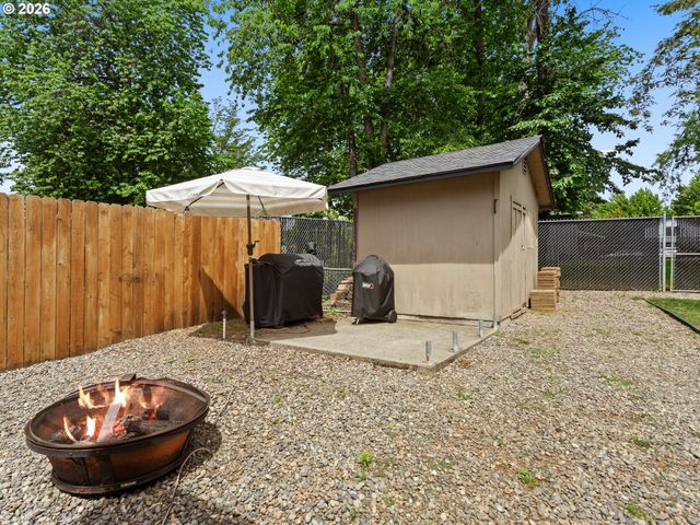 1327 G St, Washougal, WA 98671