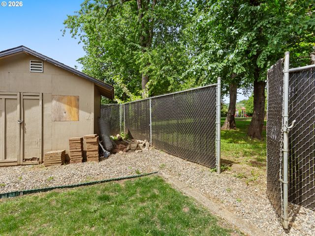 1327 G St, Washougal, WA 98671