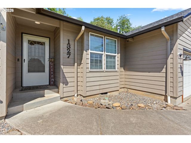 1327 G St, Washougal, WA 98671