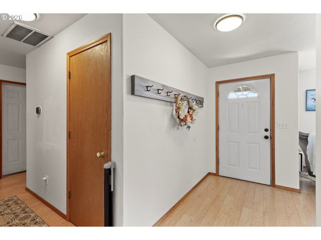 1327 G St, Washougal, WA 98671