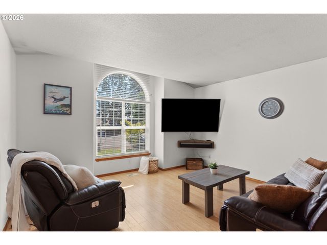 1327 G St, Washougal, WA 98671