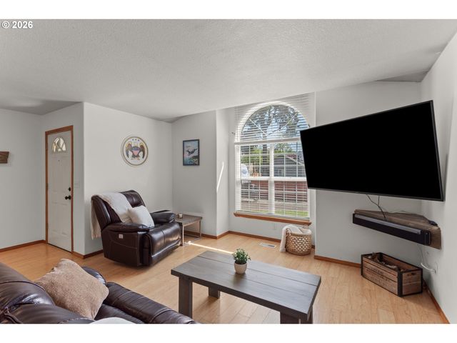 1327 G St, Washougal, WA 98671