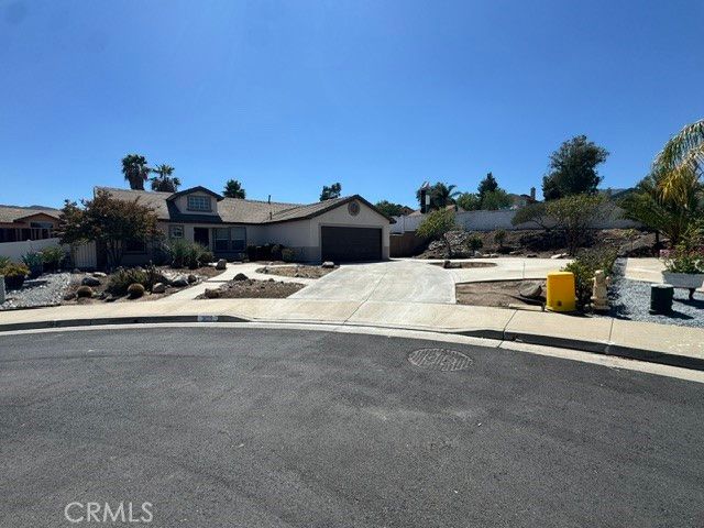 805 Alpine Court, Lake Elsinore, CA 92530