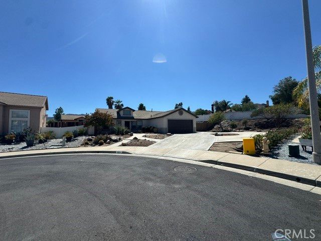 805 Alpine Court, Lake Elsinore, CA 92530