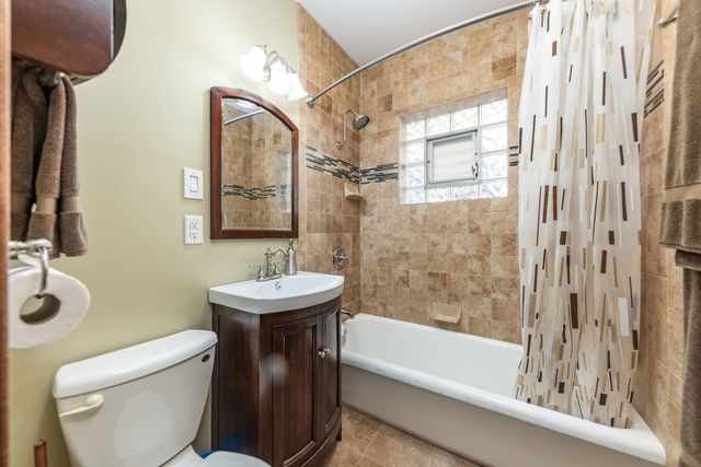 6325 W HUNTINGTON Street, Chicago, IL 60646