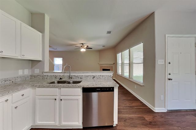 738 Levi Bend, Magnolia, TX 77354