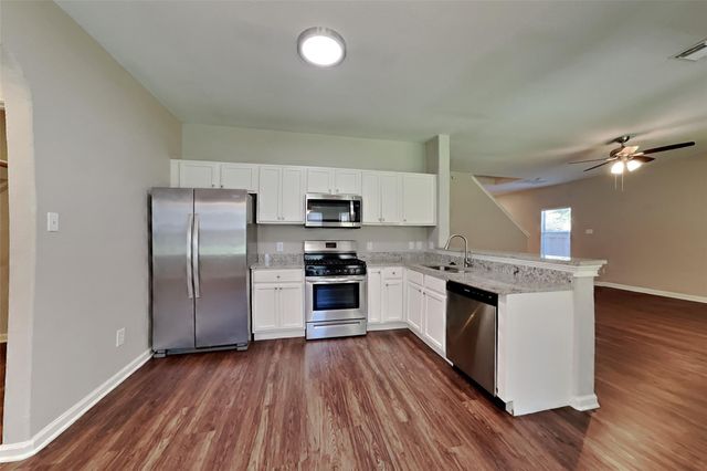 738 Levi Bend, Magnolia, TX 77354
